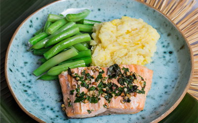 SALMÃO AO AZEITE DE ERVAS