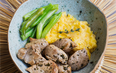 MIGNON SUÍNO AO MOLHO DE ERVAS E MEL